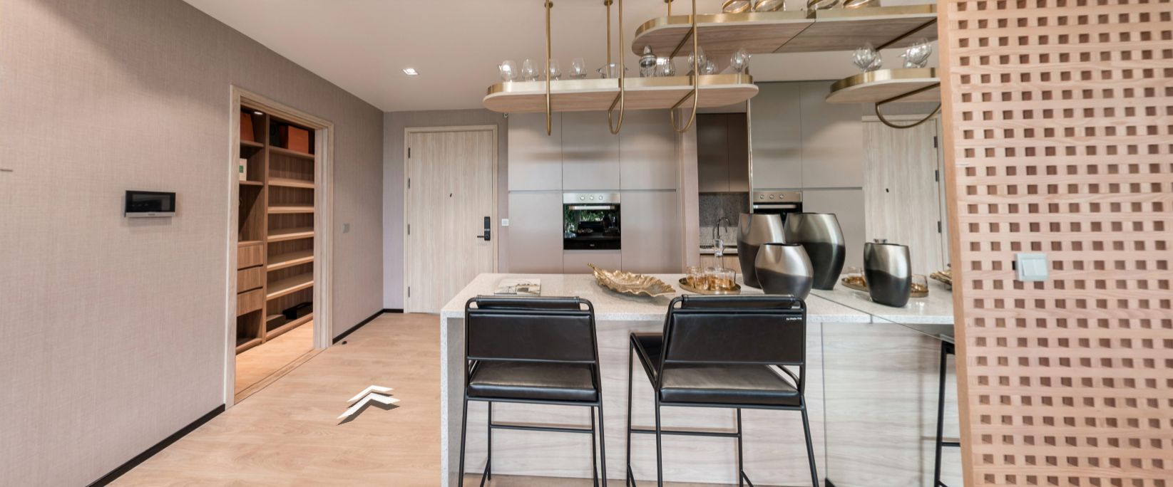 Cần bán căn hộ Lumi Prestige Hà Nội, 3 phòng ngủ, hướng Tây Nam, view nội khu